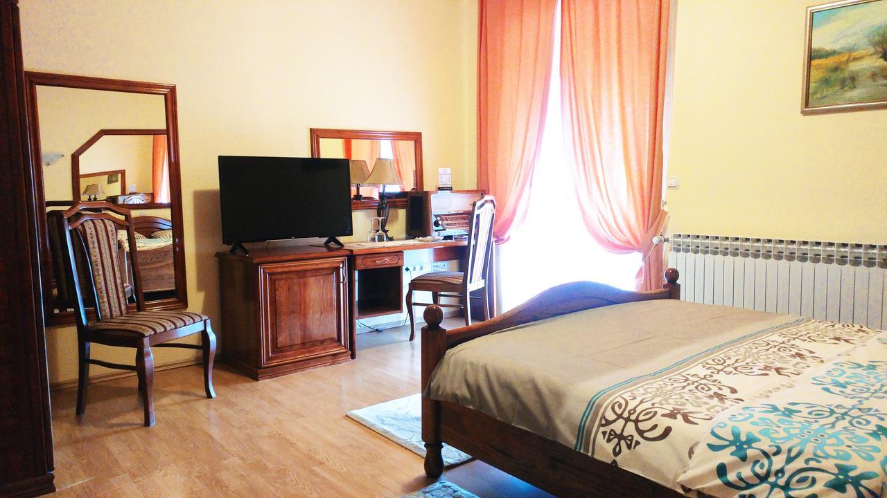 Hotel Derby Orasje Екстериор снимка