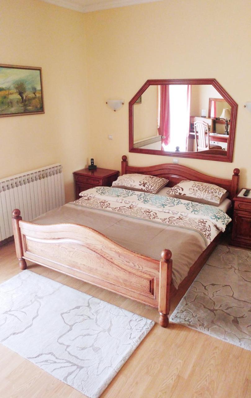 Hotel Derby Orasje Екстериор снимка